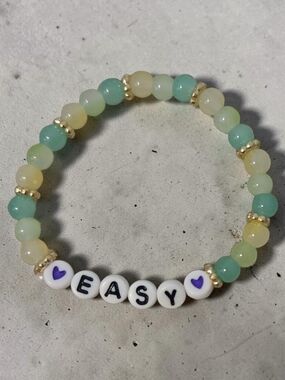 EASY Beaded Stretch Bracelet in Mint & Cream with Gold Accents